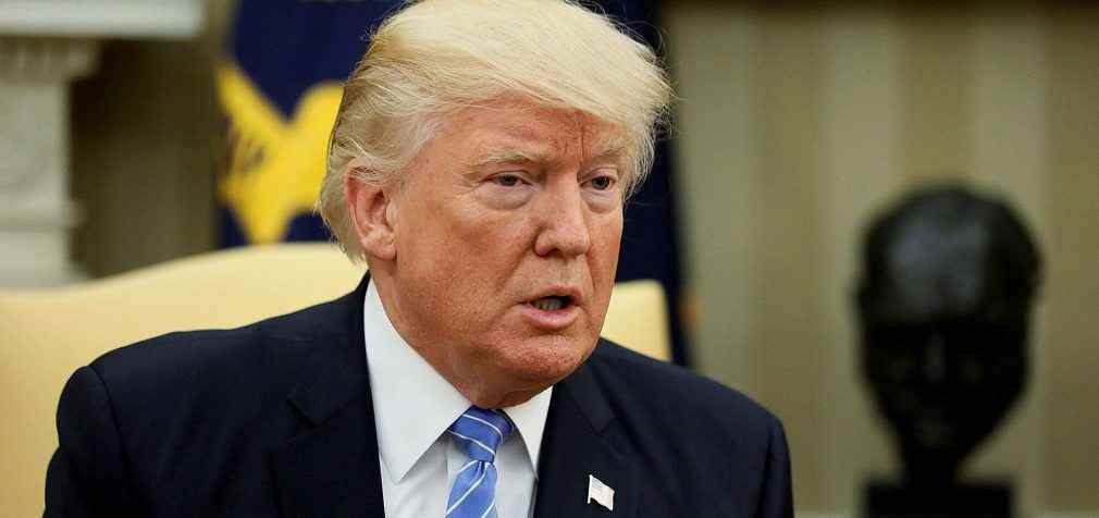 Трамп планує “заохотити” Україну і Росію до переговорів – Bloomberg
