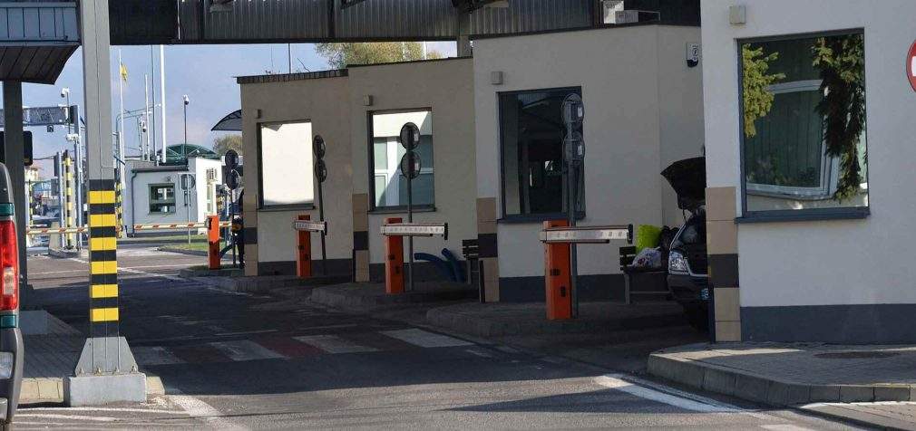 Польські ферми заблокували вже три КПП з Україною, рух ускладнений – ДПСУ