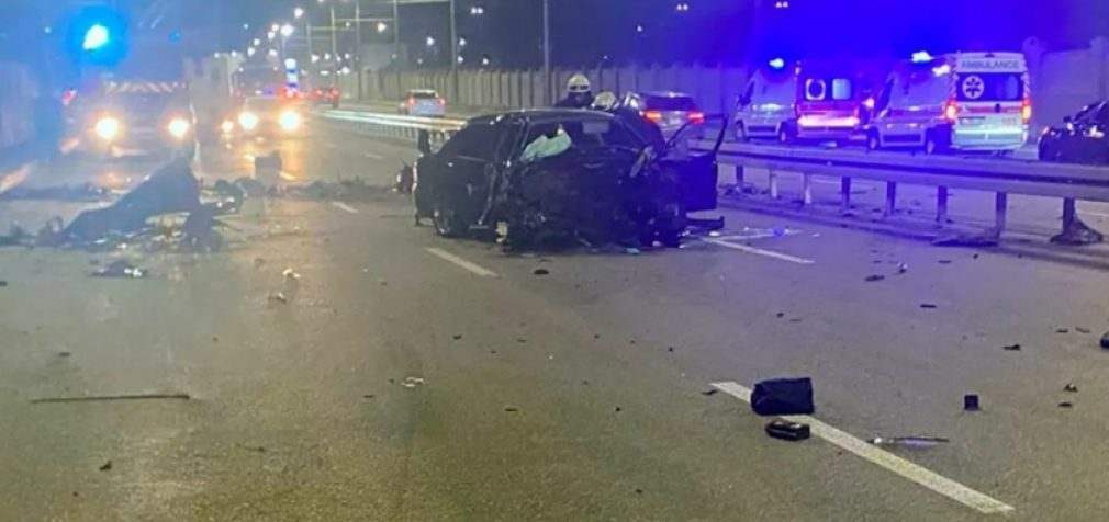 У Новокодацькому районі Дніпра Mitsubishi Lancer врізався у залізобетонну опору