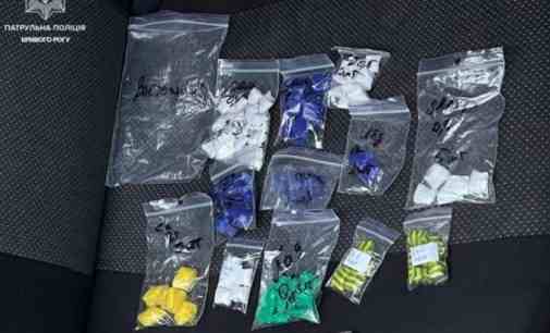 Майже дві сотні: патрульні Кривого Рогу виявили 180 фрагментів із речовинами, схожими на наркотичні