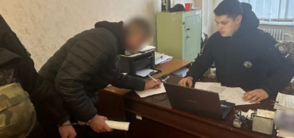 Пограбували будинок 83-річної жінки: у Нікопольському районі правоохоронці затримали двох зловмисників
