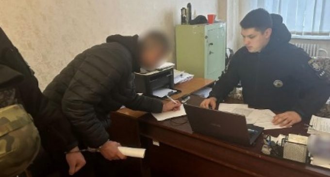 Пограбували будинок 83-річної жінки: у Нікопольському районі правоохоронці затримали двох зловмисників