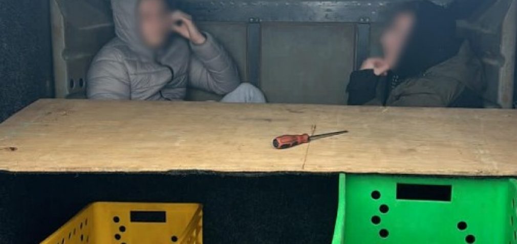 Мешканець Дніпропетровщини намагався перетнути кордон у схованці, яку облаштували в автомобілі