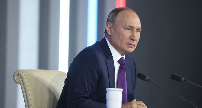 Путін назвав “вкидами” інформацію про розміщення ядерної зброї РФ в космосі