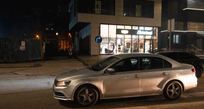 На проспекті Науки у Дніпрі Volkswagen збив жінку на пішохідному переході