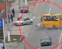 На вулиці Марії Лисиченко у Дніпрі зіштовхнулись Skoda та автобус №107: деталі