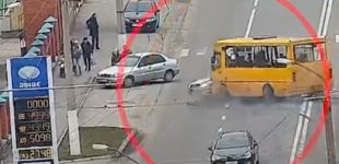 На вулиці Марії Лисиченко у Дніпрі зіштовхнулись Skoda та автобус №107: деталі