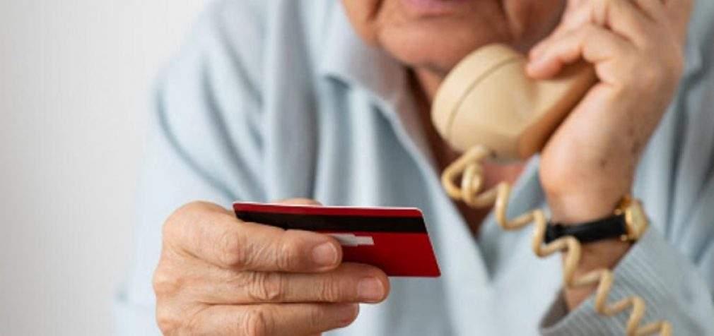 Більше тисячі безробітних та пенсіонерів стали жертвами шахраїв у 2023 році: подробиці