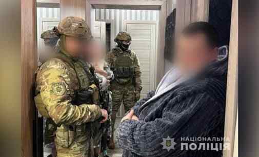 Понад чотири мільйони гривень збитків: поліцейські Дніпропетровщини викрили шахраїв, які обкрадали банківські рахунки громадян