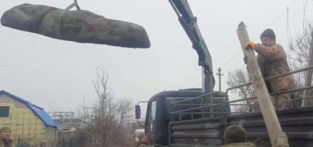 До Дніпра доставили кам’яну бабу з прифронтового села Донецької області