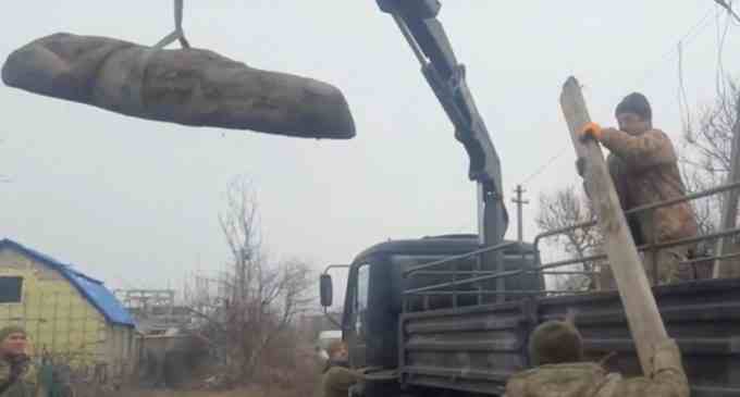 До Дніпра доставили кам’яну бабу з прифронтового села Донецької області