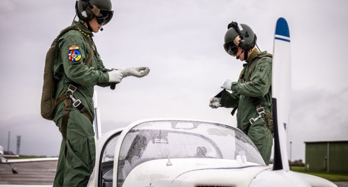 У Британії показали фото з випуску перших пілотів ЗСУ, які навчалися на F-16