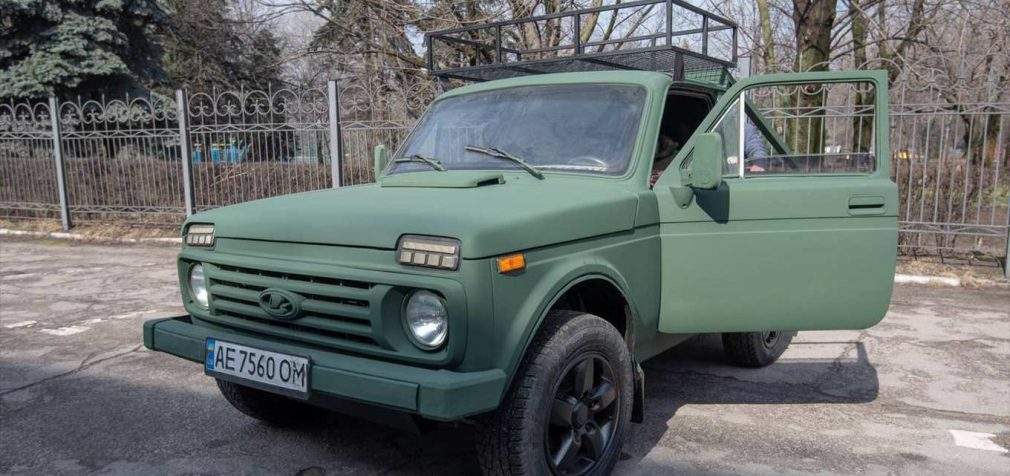 Камʼянське передало автівку на потреби бійцям 54-ї бригади