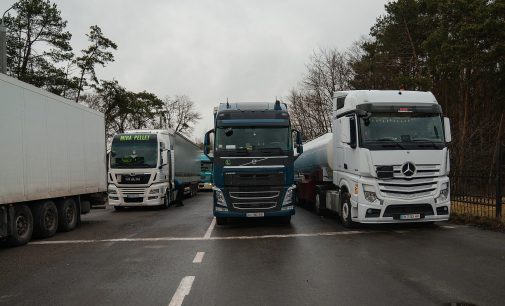 Польські фермери повністю не пропускають вантажівки на двох КПП – прикордонники