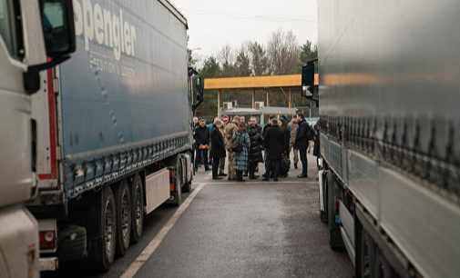 У ЄБА оцінили збитки через блокування пунктів пропуску на польсько-українському кордоні