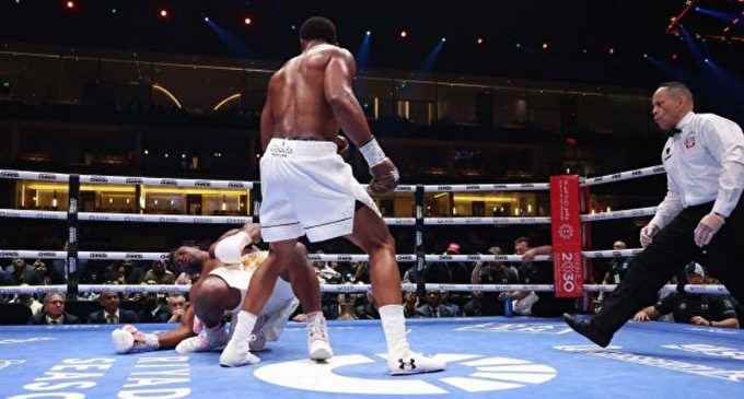 Джошуа за два раунди поховав боксерські амбіції Нганну