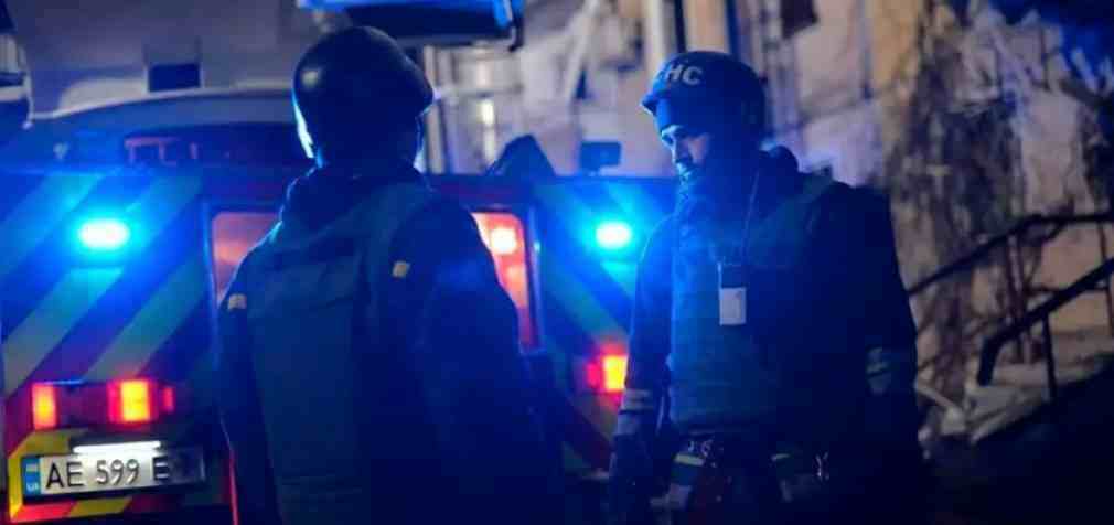 Зеленський відзначив криворізьких рятувальників, які працювали на розборі завалів