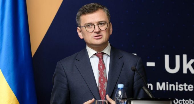 Кулеба звернув увагу Польщі на дестабілізуючий імпорт зерна з Росії до ЄС