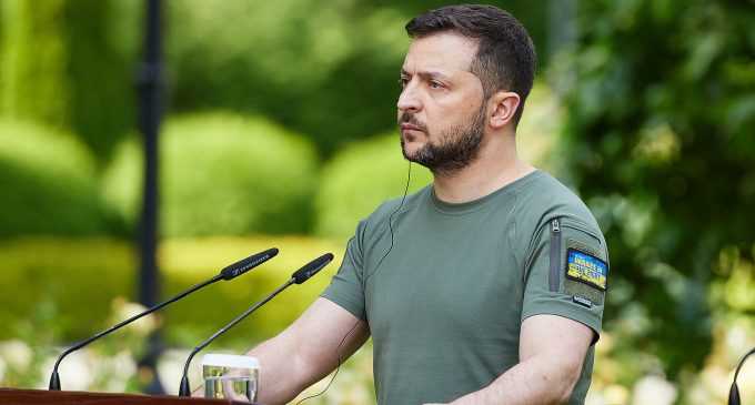 Не всі території України потрібно звільняти військовим шляхом – Зеленський