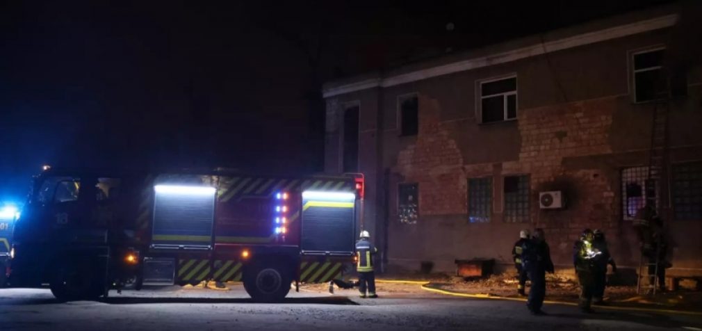 У Дніпрі рятувальники ліквідували пожежу на території підприємства