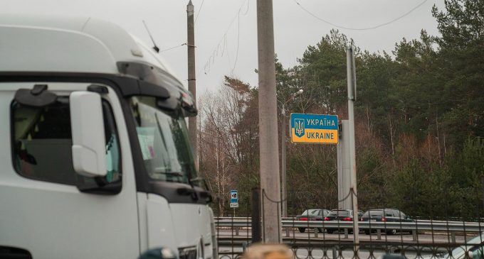 Польські фермери продовжують блокувати три КПП з Україною – ДПСУ