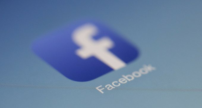 У роботі Facebook та Instagram стався збій: користувачів викинуло з акаунтів