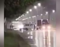 На Донецькому шосе у Дніпрі водій BMW зіткнувся з маршруткою №23 та вилетів на трамвайні колії: деталі