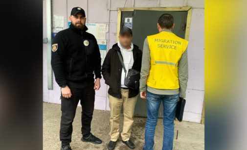 Запорізькі міграційники видворили з країни нелегала з кримінальним минулим: подробиці