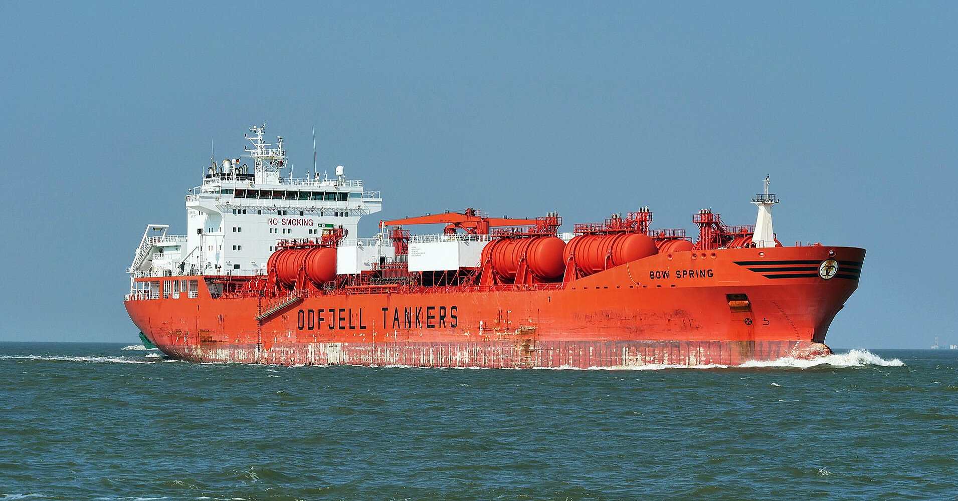 “Тіньовий флот” РФ регулярно заправляється з латвійського танкера біля шведського острова – ЗМІ