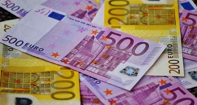 Європарламент проголосував за обмеження готівкових платежів до 10 тисяч євро