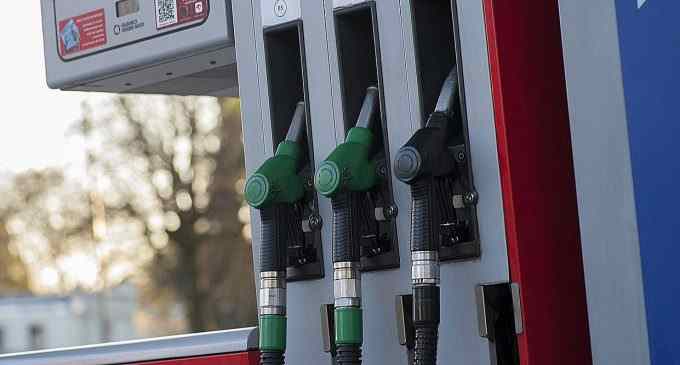 Бензин та дизельне паливо дорожчає майже місяць: у чому причина