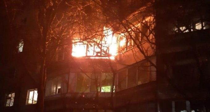 Існувала загроза розповсюдження вогню: у Запоріжжі зайнявся балкон у багатоповерхівці