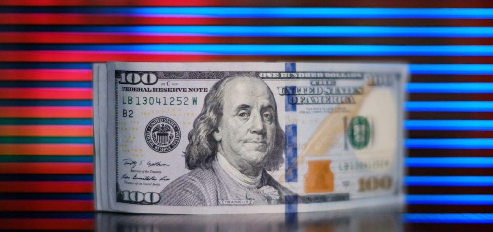 НБУ підвищив офіційний курс долара до чергового максимуму