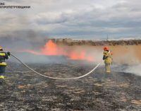 Вогнеборці Дніпропетровщини продовжують боротися з пожежами на відкритих територіях