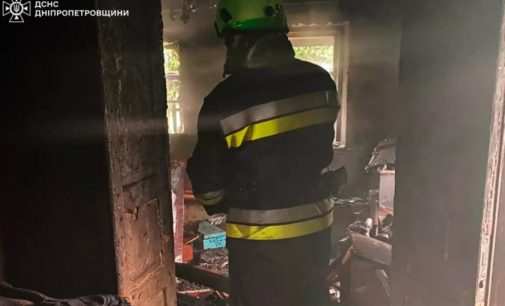 У Синельниківському районі внаслідок пожежі в житловому будинку травмовано дві людини