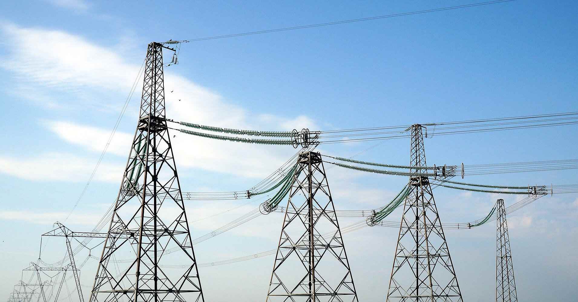 Україна подвоїла імпорт електроенергії, експорт зупинила – “Укренерго”