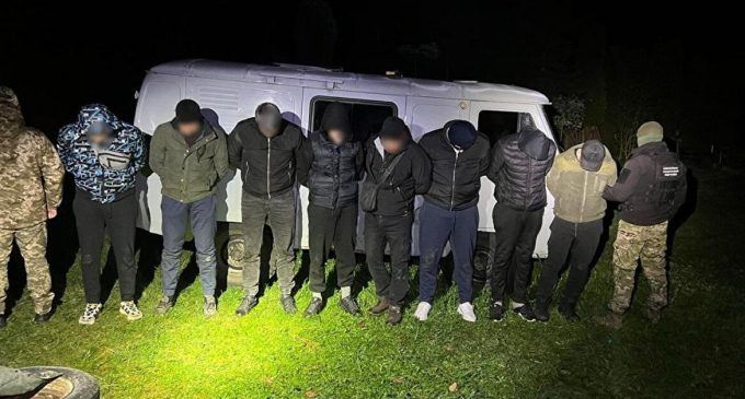 На Буковині затримали групу чоловіків під час спроби незаконного перетину кордону