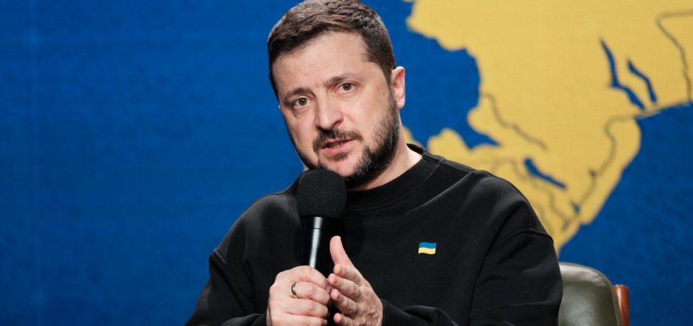 “Більшість людей не втечуть”. Зеленський дав інтерв’ю про ризики для фронту та очікування України