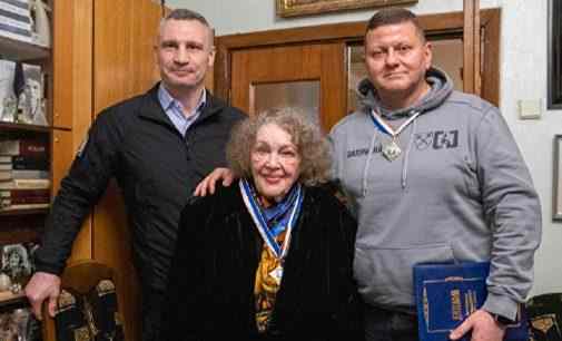 Кличко нагородив званням “Почесний громадянин Києва” Залужного і Ліну Костенко