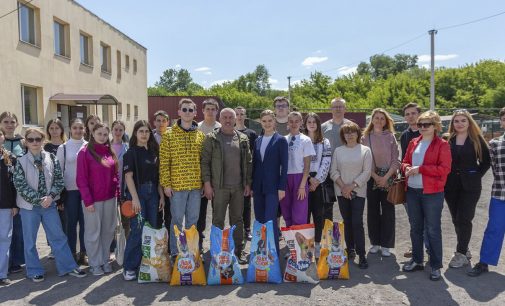 Молодь та активісти Камʼянського відвідали притулок для тварин