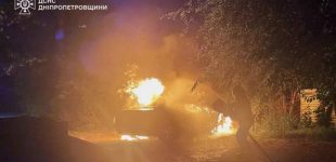 У центрі Дніпра посеред ночі спалахнув «Mercedes-Benz»: подробиці