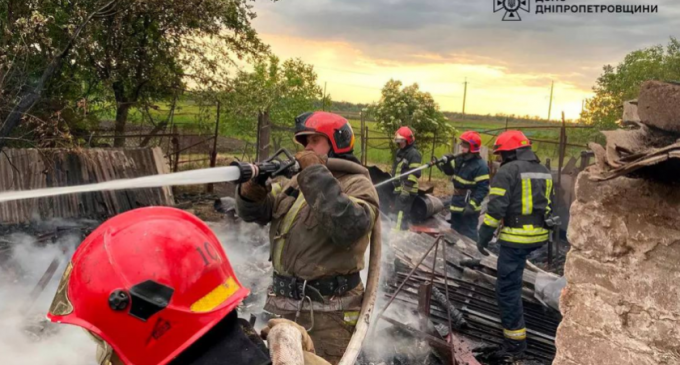 Площа займання 100 кв. м: у Криворізькому районі ліквідовано пожежу в господарчій споруді