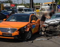 На Запорізькому шосе у Дніпрі зіштовхнулися Hyundai служби таксі Uklon, Kia та Nissan: подробиці потрійного ДТП