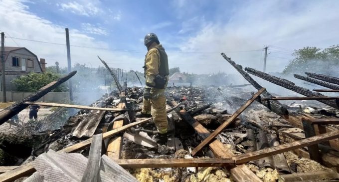 Рятувальники ліквідували пожежу, що виникла внаслідок ворожого обстрілу Нікополя