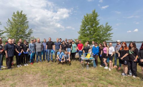 На Воронячому острові провели екологічну акцію з прибирання сміття