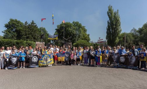 У Камʼянському пройшов традиційний забіг “Біжу та памʼятаю”