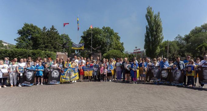 У Камʼянському пройшов традиційний забіг “Біжу та памʼятаю”