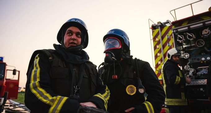 У Харкові пролунали вибухи, росіяни вдарили по житловій висотці в центрі міста