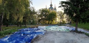 У Києві демонтували “церкву-МАФ” на території музею історії України