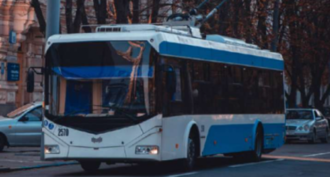 Через обстріли: у Дніпрі скоротять кількість тролейбусів та трамваїв на маршрутах